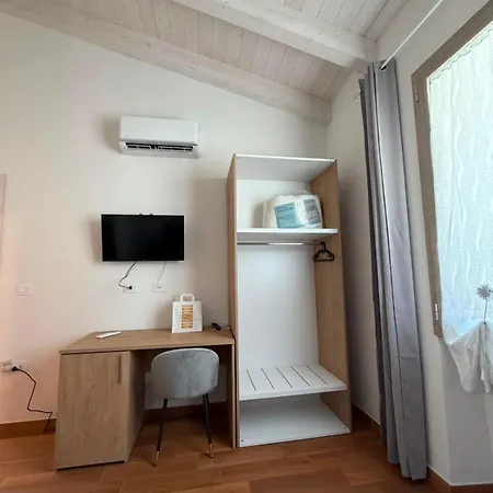 Domos De Budroni فندق مبيت وإفطار 3*